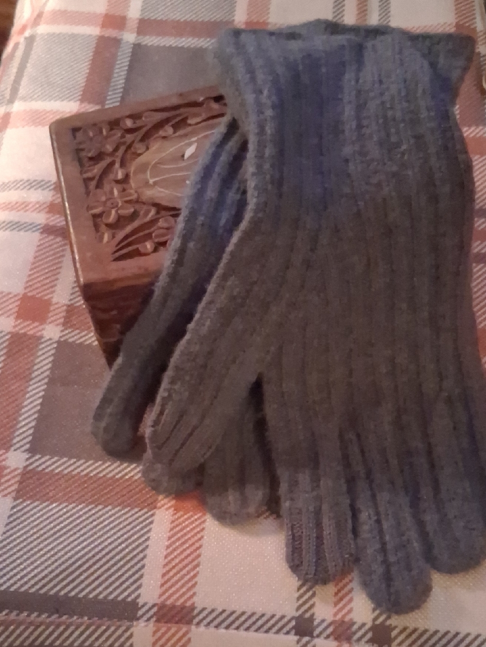 NWT!  Womans Gray Ribbed Knit Gloves